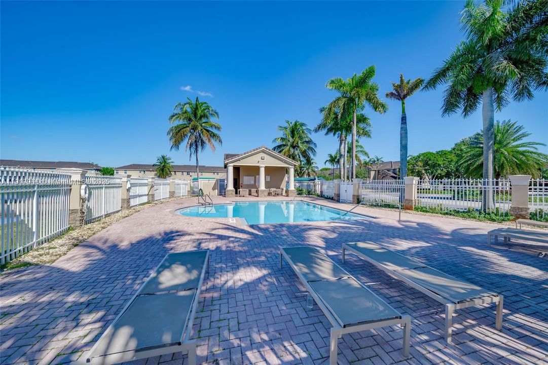 待售: $599,995 (4 贝兹, 3 浴室, 2096 平方英尺)