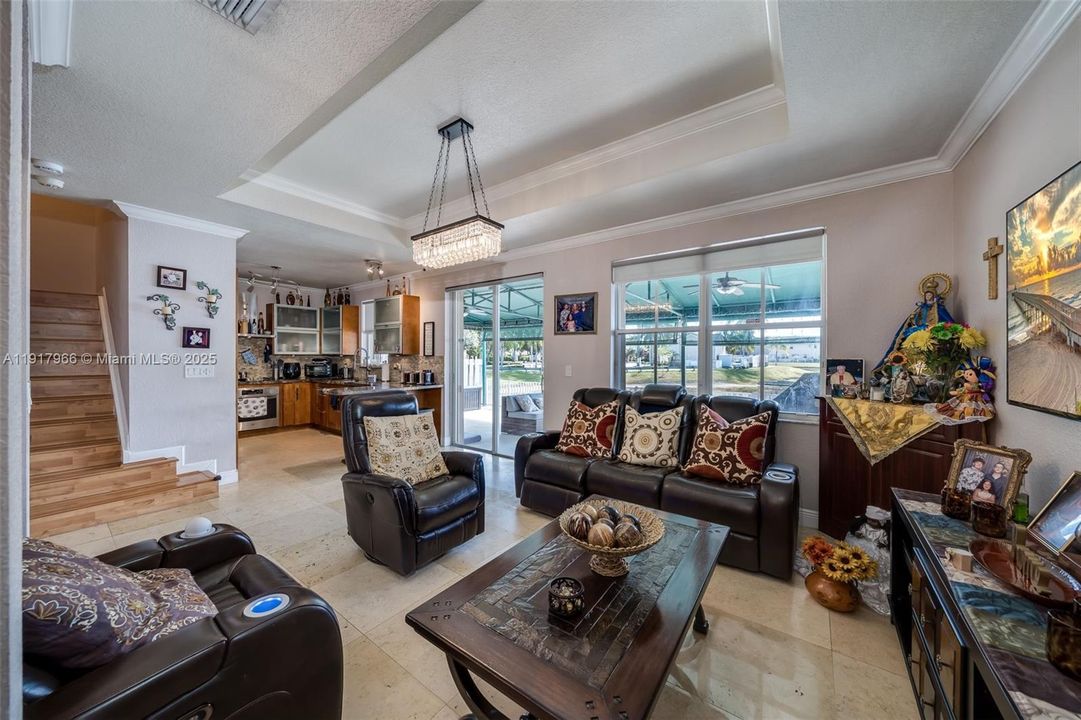 待售: $599,995 (4 贝兹, 3 浴室, 2096 平方英尺)