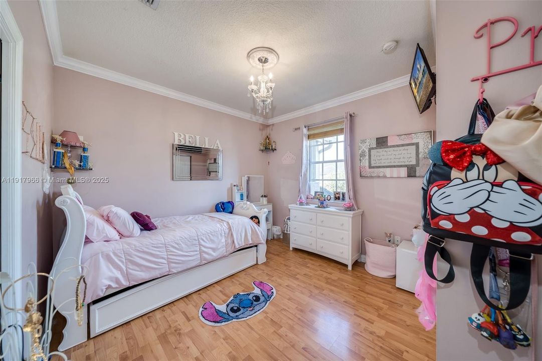 待售: $599,995 (4 贝兹, 3 浴室, 2096 平方英尺)