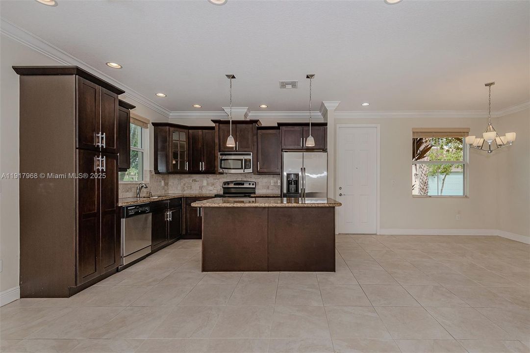 合同活跃: $567,500 (3 贝兹, 2 浴室, 0 平方英尺)