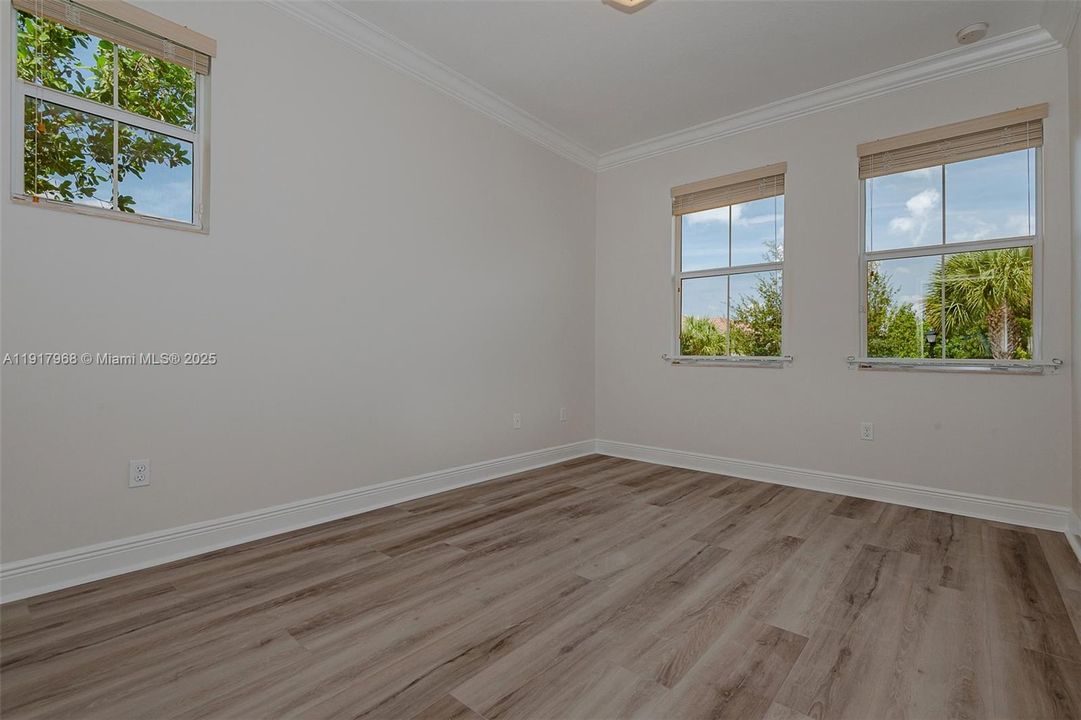 合同活跃: $567,500 (3 贝兹, 2 浴室, 0 平方英尺)