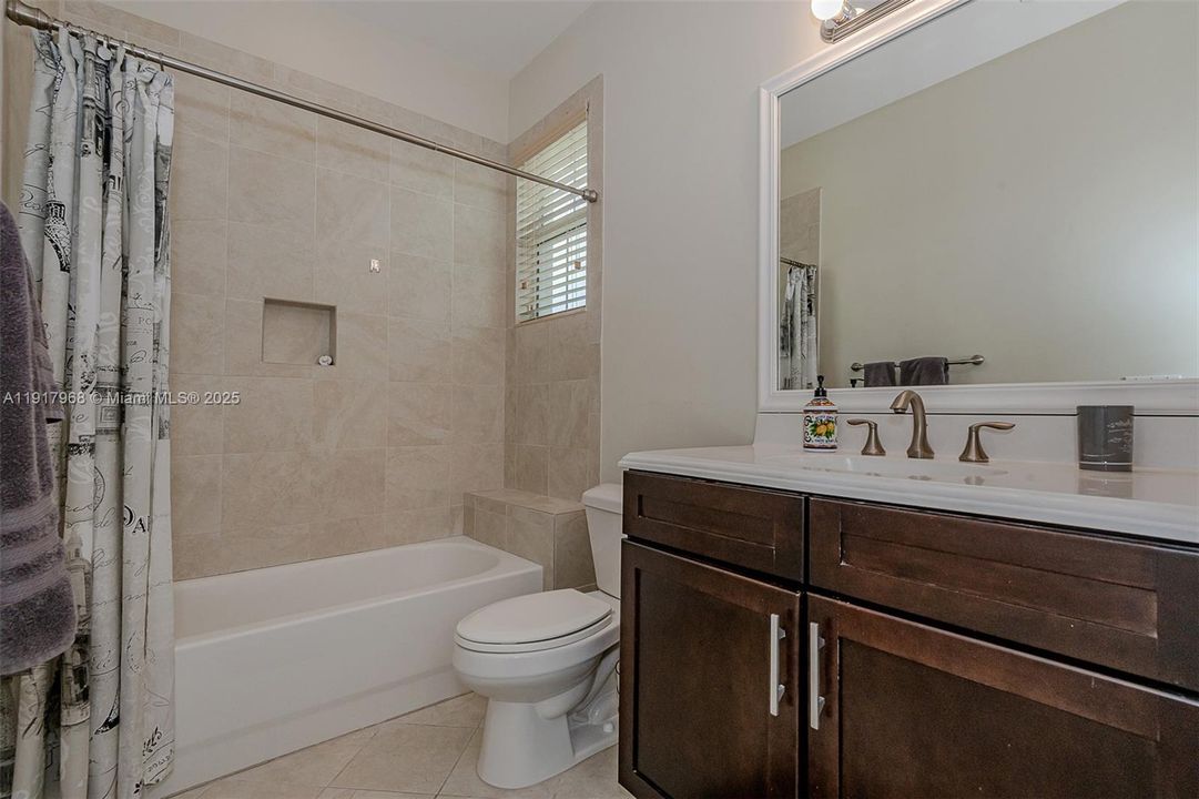 合同活跃: $567,500 (3 贝兹, 2 浴室, 0 平方英尺)