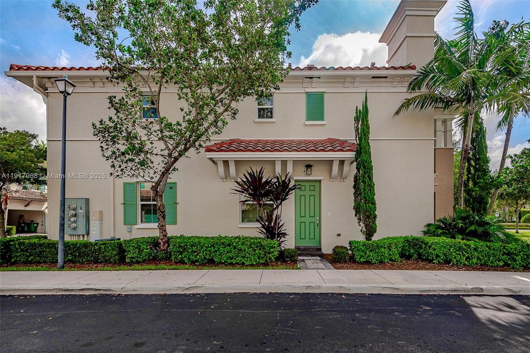 合同活跃: $567,500 (3 贝兹, 2 浴室, 0 平方英尺)