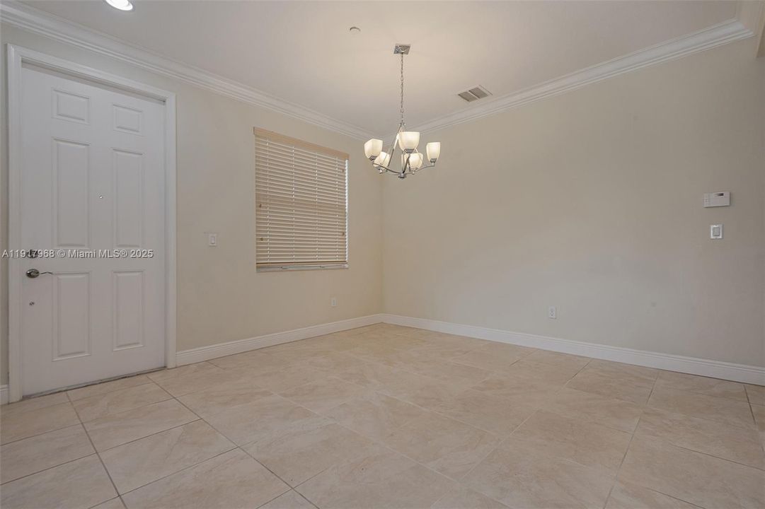 合同活跃: $567,500 (3 贝兹, 2 浴室, 0 平方英尺)