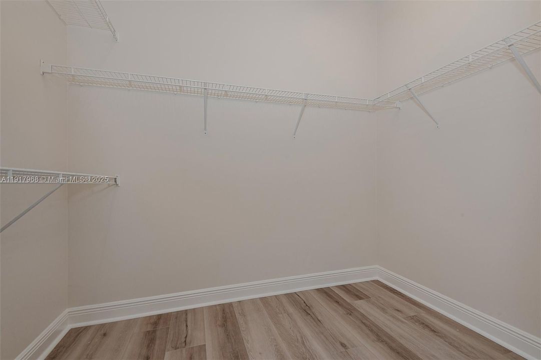 合同活跃: $567,500 (3 贝兹, 2 浴室, 0 平方英尺)