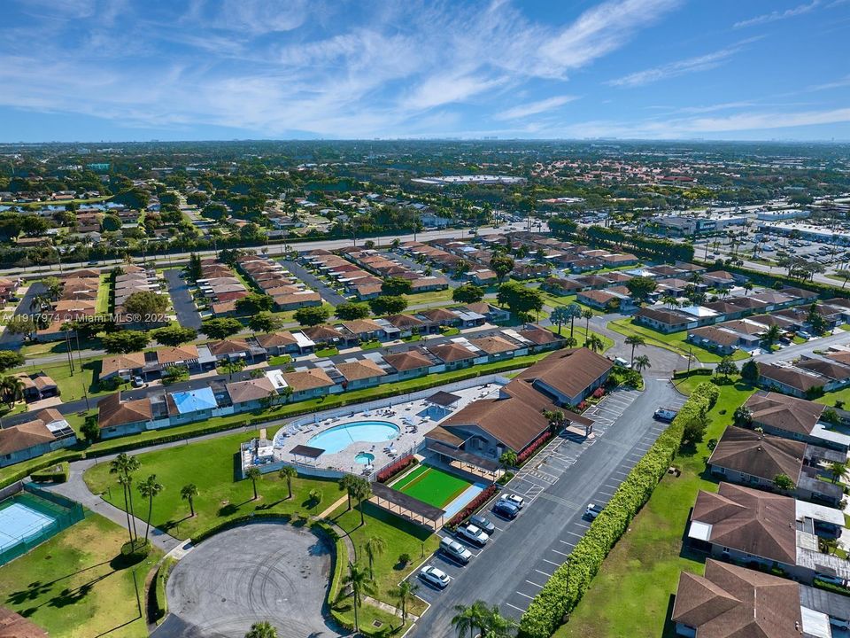 На продажу: $264,900 (2 спален, 2 ванн, 1148 Квадратных фут)