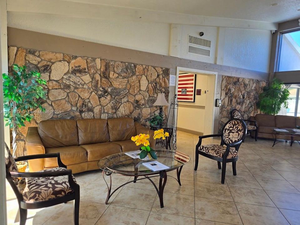 На продажу: $264,900 (2 спален, 2 ванн, 1148 Квадратных фут)