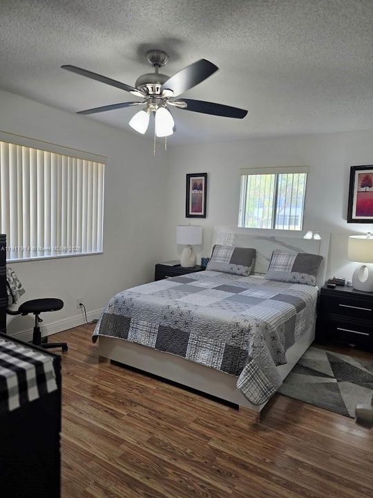 На продажу: $264,900 (2 спален, 2 ванн, 1148 Квадратных фут)