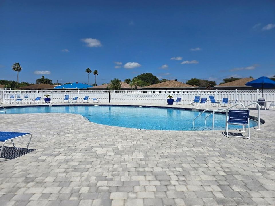 На продажу: $264,900 (2 спален, 2 ванн, 1148 Квадратных фут)