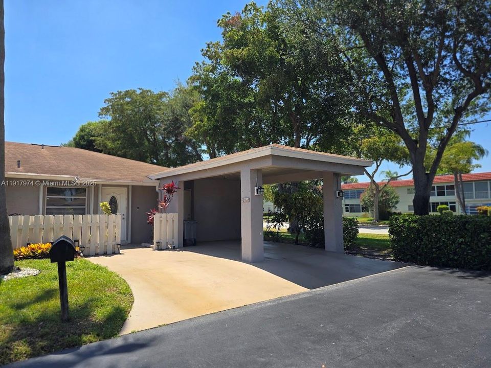 На продажу: $264,900 (2 спален, 2 ванн, 1148 Квадратных фут)