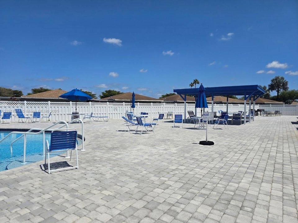 На продажу: $264,900 (2 спален, 2 ванн, 1148 Квадратных фут)