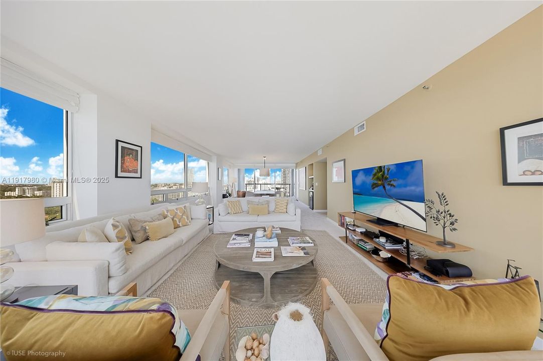For Sale: $895,000 (2 beds, 2 baths, 1697 Square Feet)