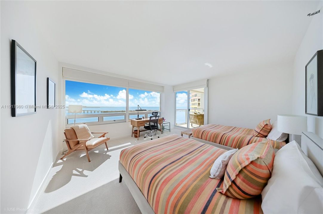 For Sale: $895,000 (2 beds, 2 baths, 1697 Square Feet)