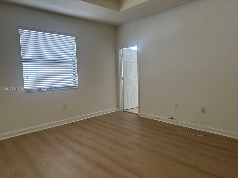 Active With Contract: $3,000 (3 beds, 2 baths, 1701 Square Feet)