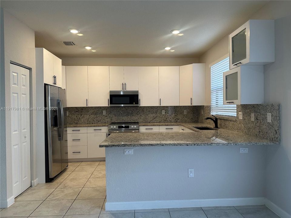 Active With Contract: $3,000 (3 beds, 2 baths, 1701 Square Feet)