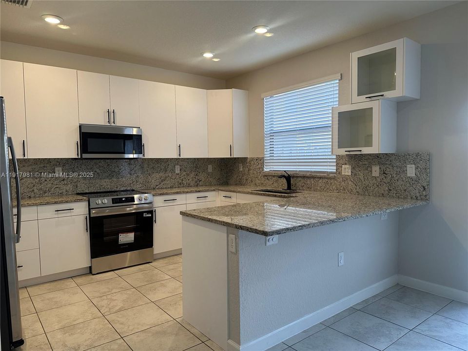 Active With Contract: $3,000 (3 beds, 2 baths, 1701 Square Feet)