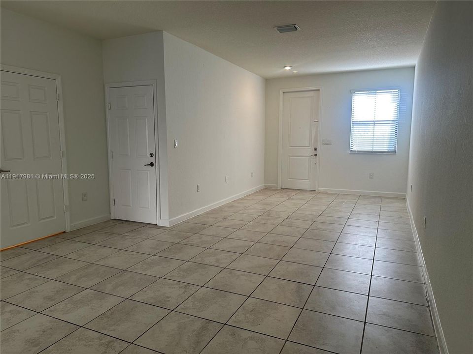 Active With Contract: $3,000 (3 beds, 2 baths, 1701 Square Feet)