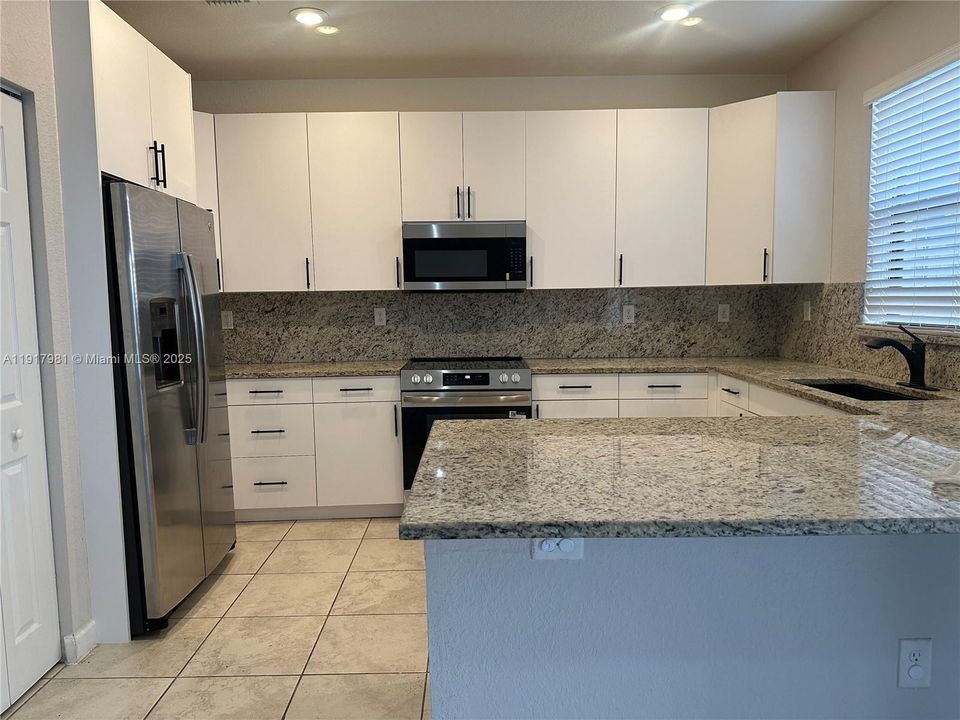 Active With Contract: $3,000 (3 beds, 2 baths, 1701 Square Feet)