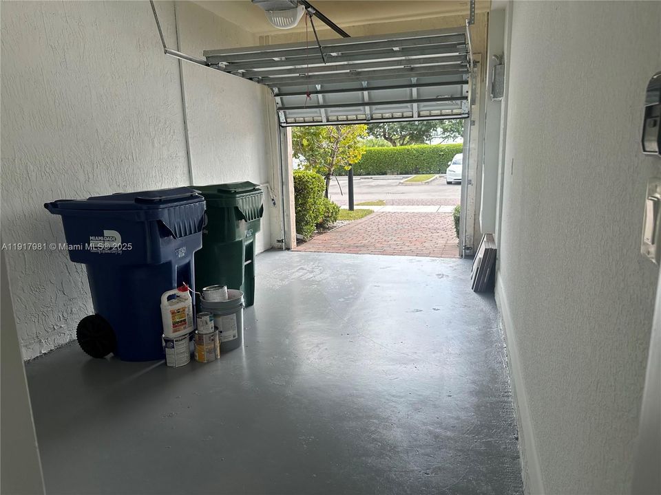 Active With Contract: $3,000 (3 beds, 2 baths, 1701 Square Feet)