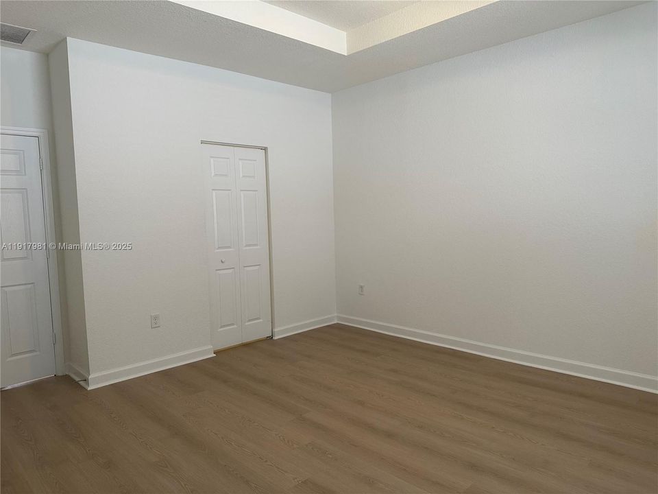 Active With Contract: $3,000 (3 beds, 2 baths, 1701 Square Feet)