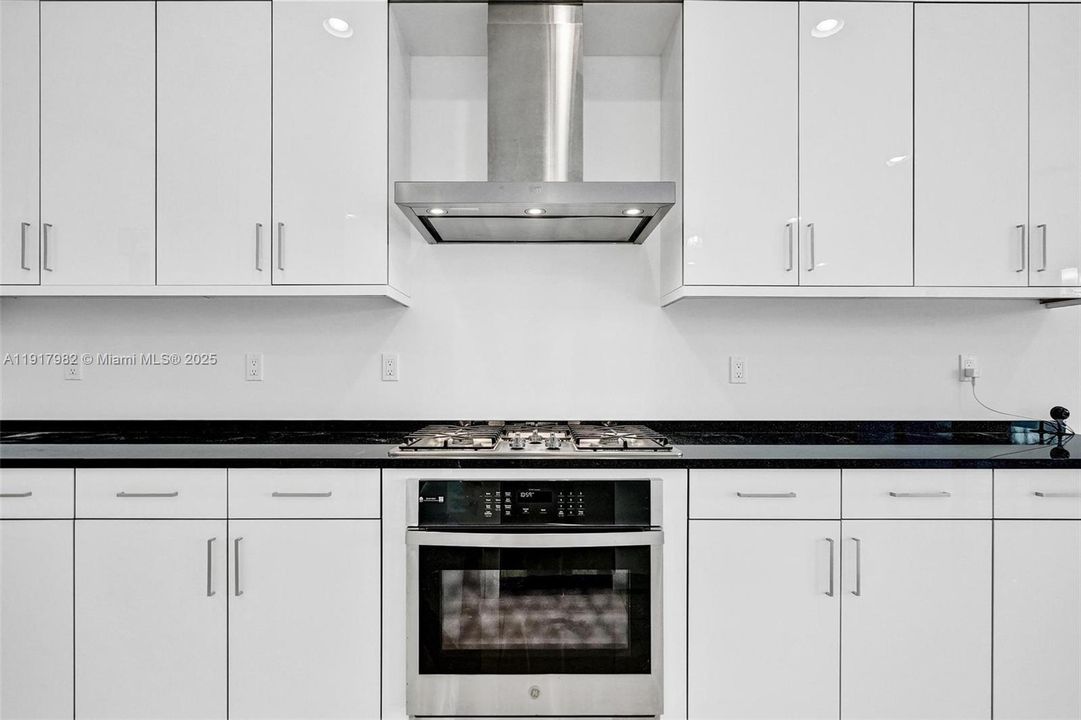 For Rent: $16,000 (5 beds, 6 baths, 4932 Square Feet)