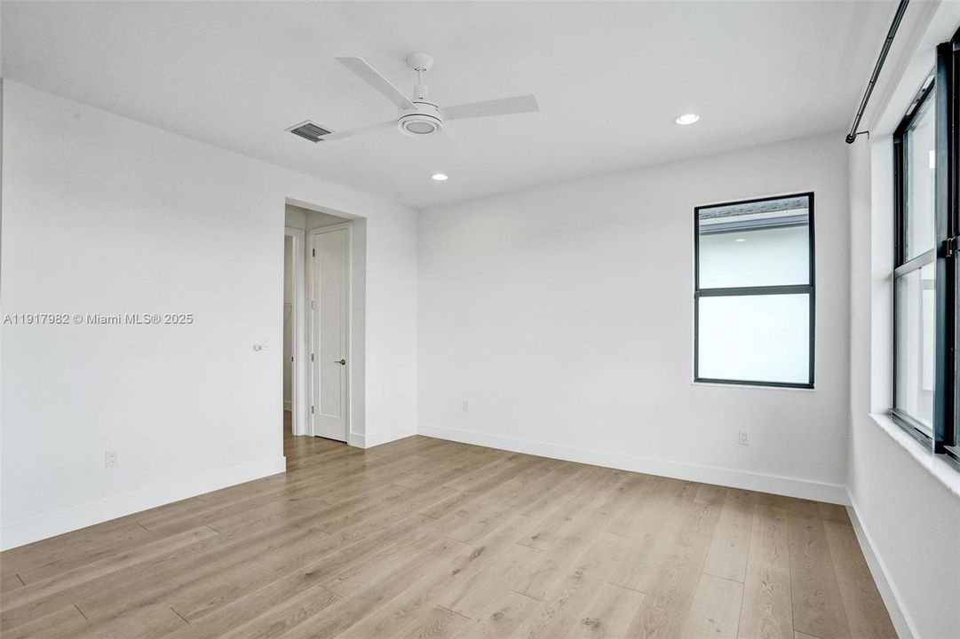 For Rent: $16,000 (5 beds, 6 baths, 4932 Square Feet)