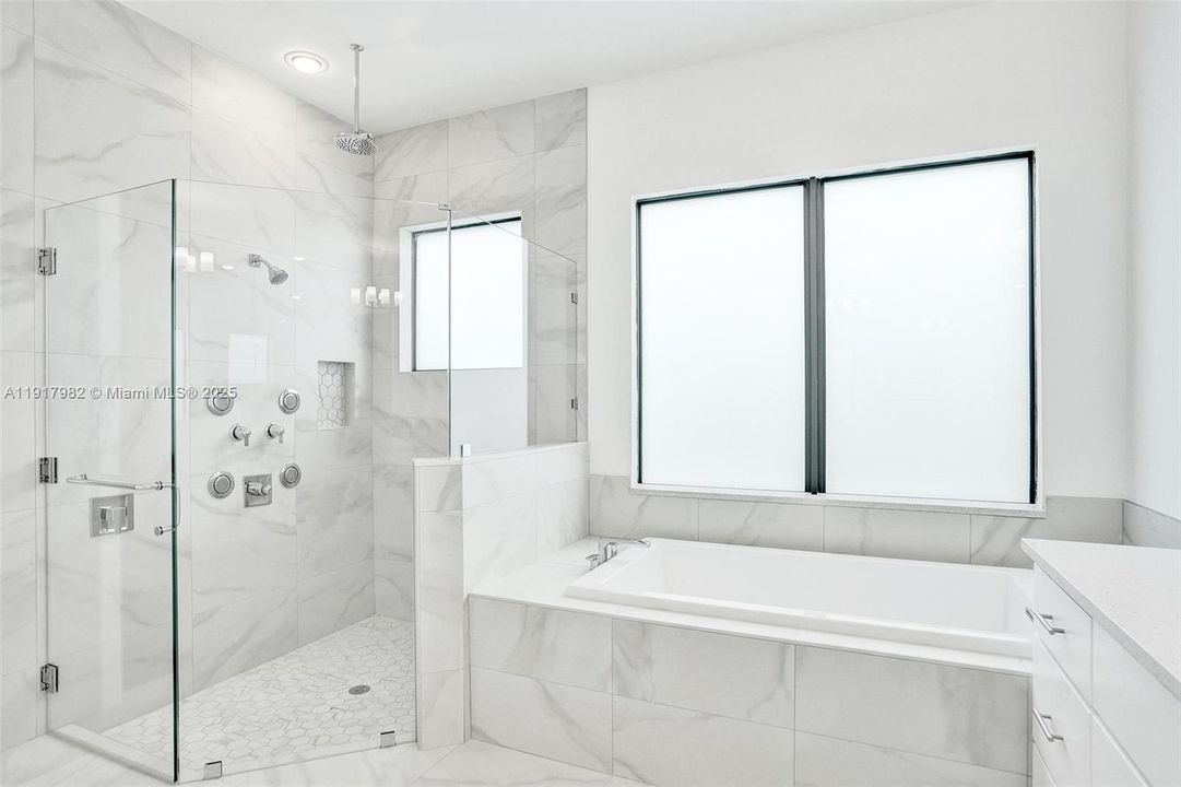 For Rent: $16,000 (5 beds, 6 baths, 4932 Square Feet)