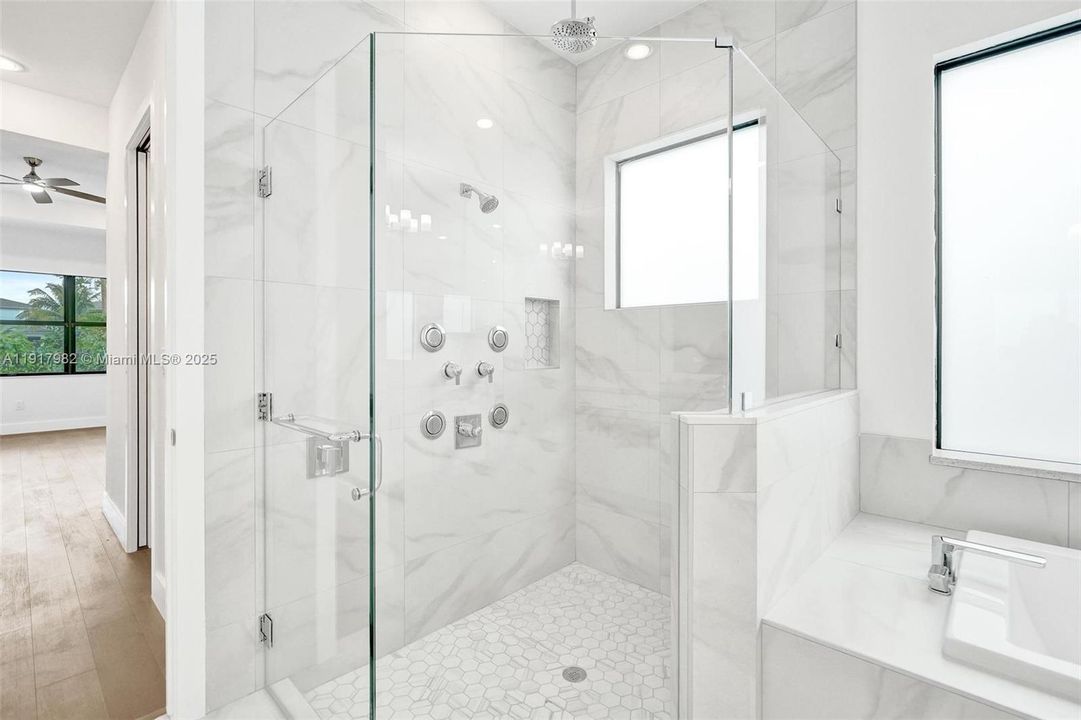 For Rent: $16,000 (5 beds, 6 baths, 4932 Square Feet)