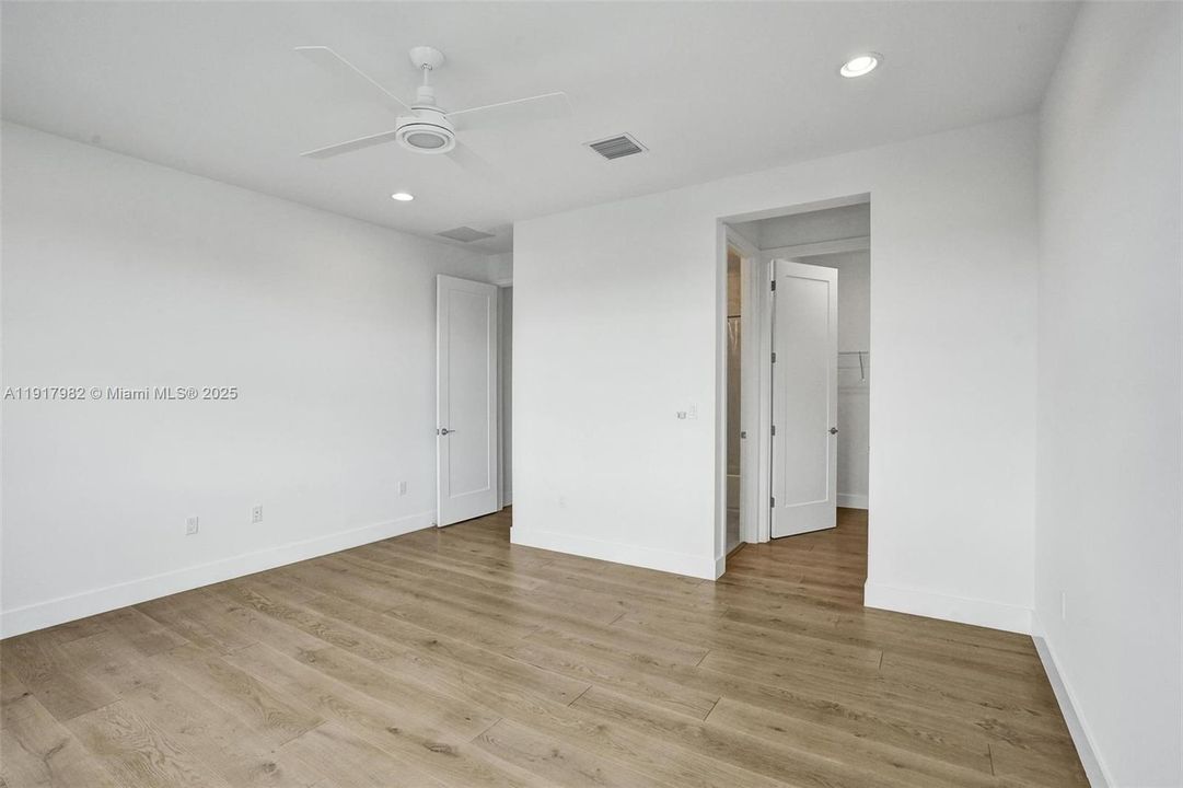 For Rent: $16,000 (5 beds, 6 baths, 4932 Square Feet)