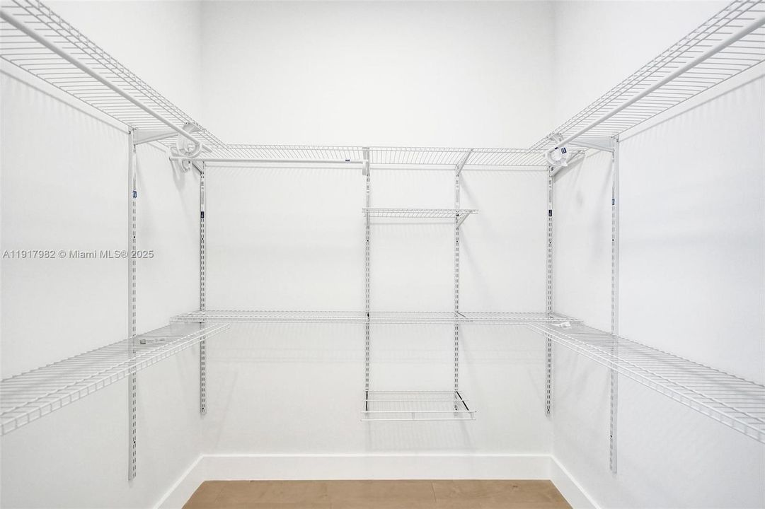 For Rent: $16,000 (5 beds, 6 baths, 4932 Square Feet)