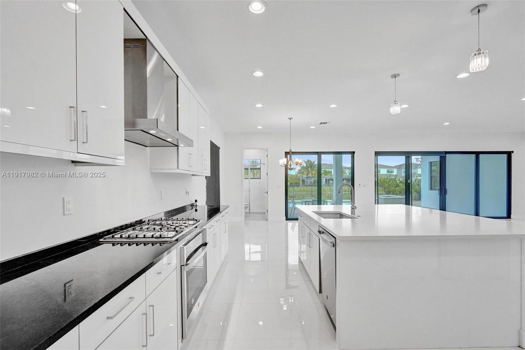 For Rent: $16,000 (5 beds, 6 baths, 4932 Square Feet)