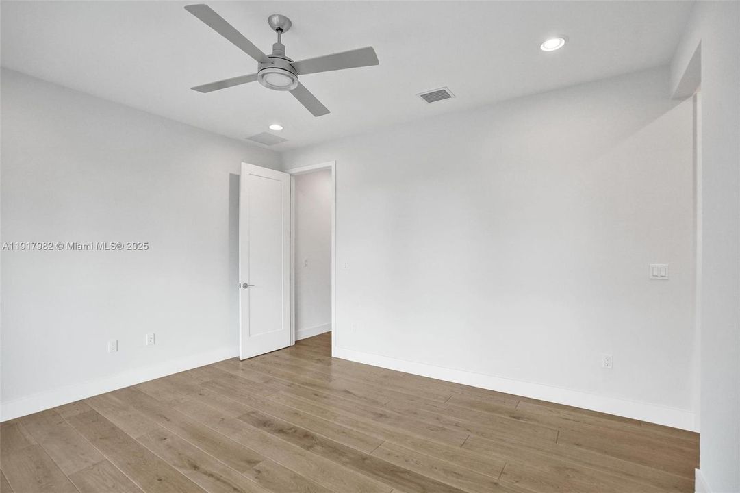 For Rent: $16,000 (5 beds, 6 baths, 4932 Square Feet)