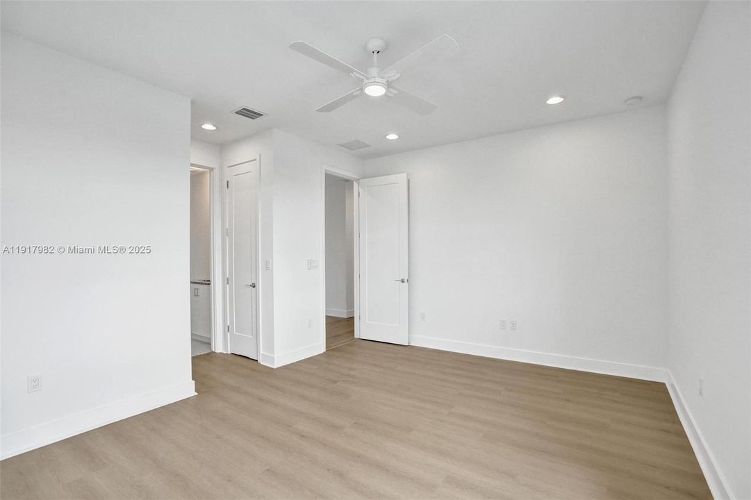 For Rent: $16,000 (5 beds, 6 baths, 4932 Square Feet)