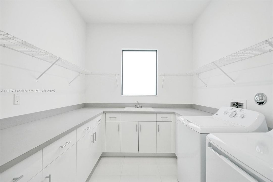 For Rent: $16,000 (5 beds, 6 baths, 4932 Square Feet)