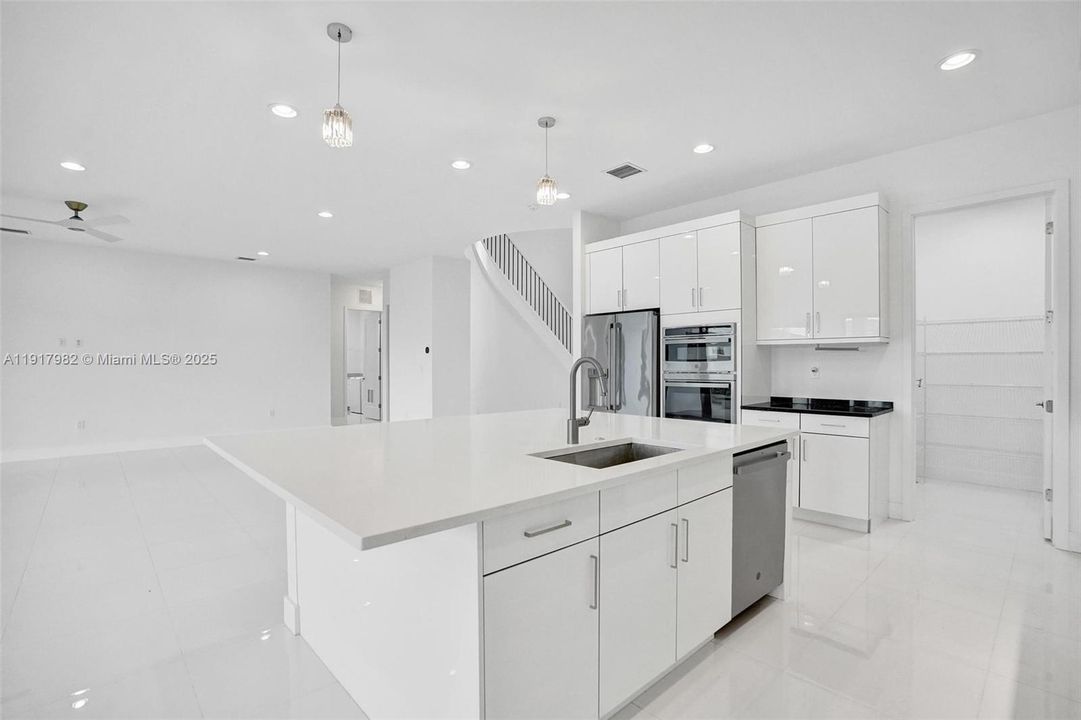 For Rent: $16,000 (5 beds, 6 baths, 4932 Square Feet)