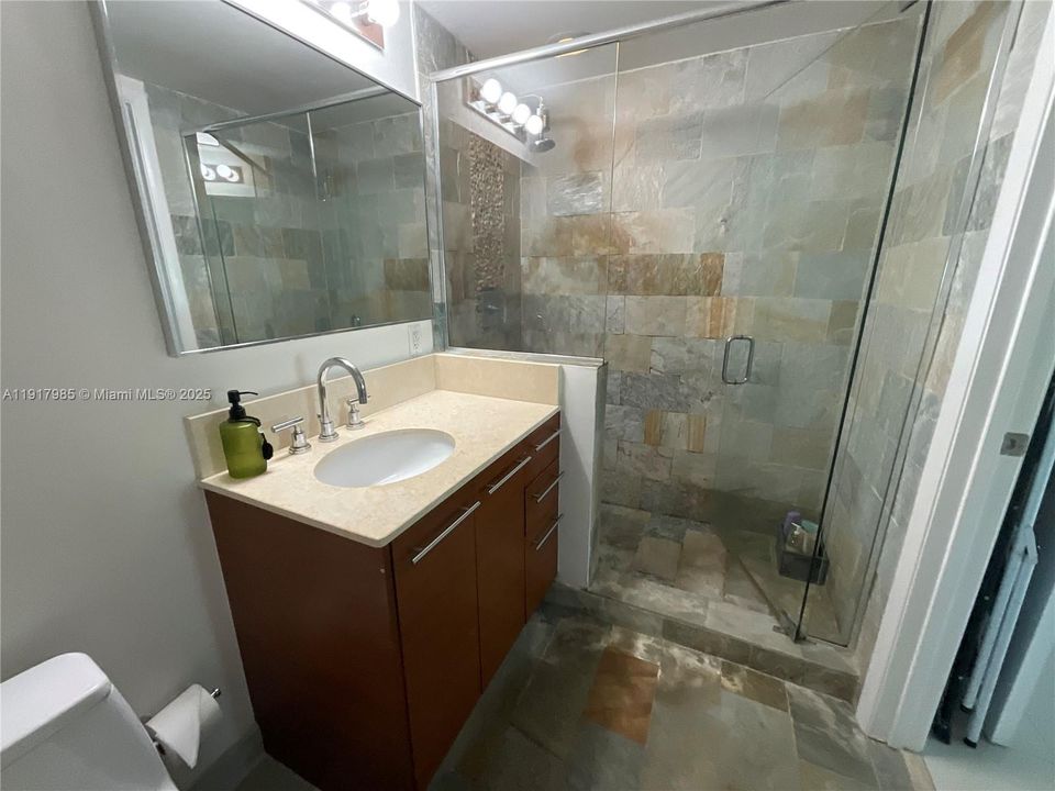 En Venta: $279,900 (1 camas, 2 baños, 954 Pies cuadrados)