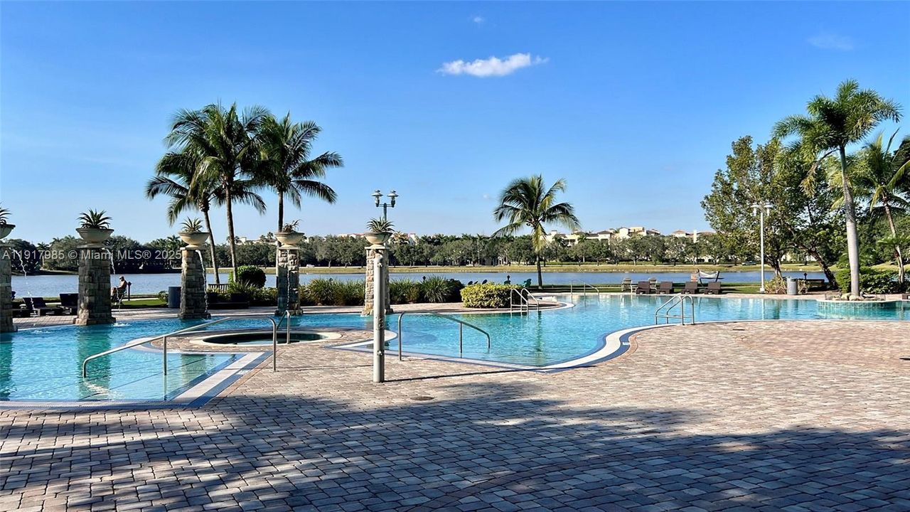 En Venta: $279,900 (1 camas, 2 baños, 954 Pies cuadrados)