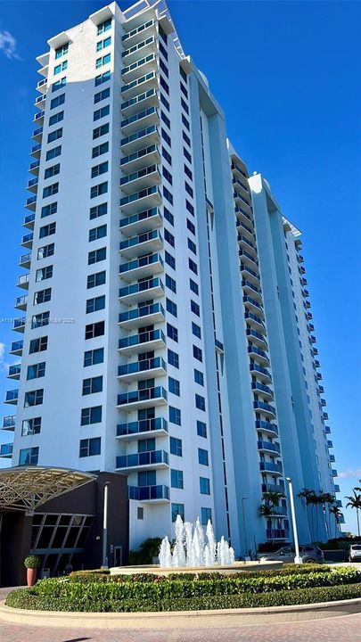 En Venta: $279,900 (1 camas, 2 baños, 954 Pies cuadrados)