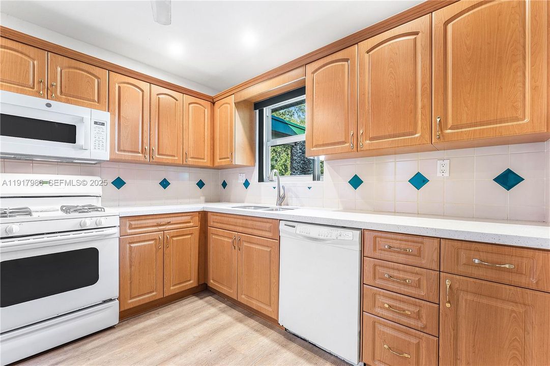 待售: $530,000 (3 贝兹, 2 浴室, 1612 平方英尺)