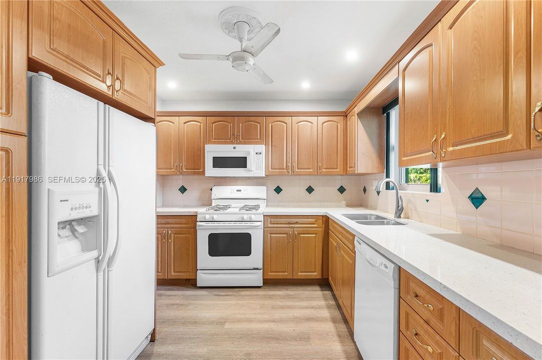 待售: $530,000 (3 贝兹, 2 浴室, 1612 平方英尺)