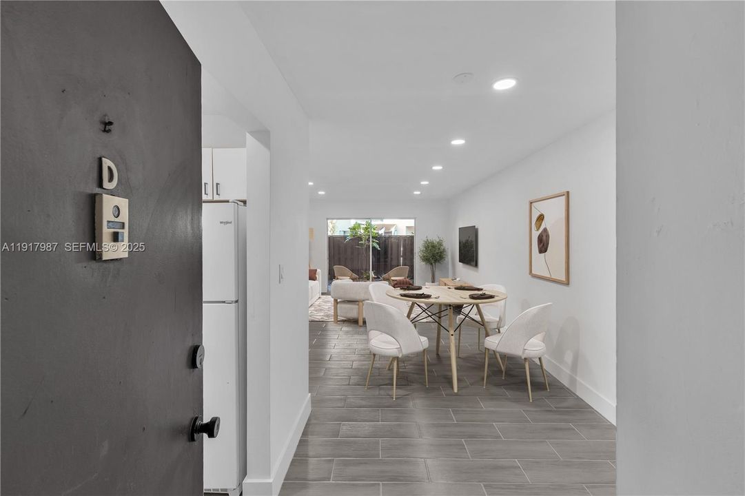 For Rent: $1,950 (1 beds, 1 baths, 707 Square Feet)