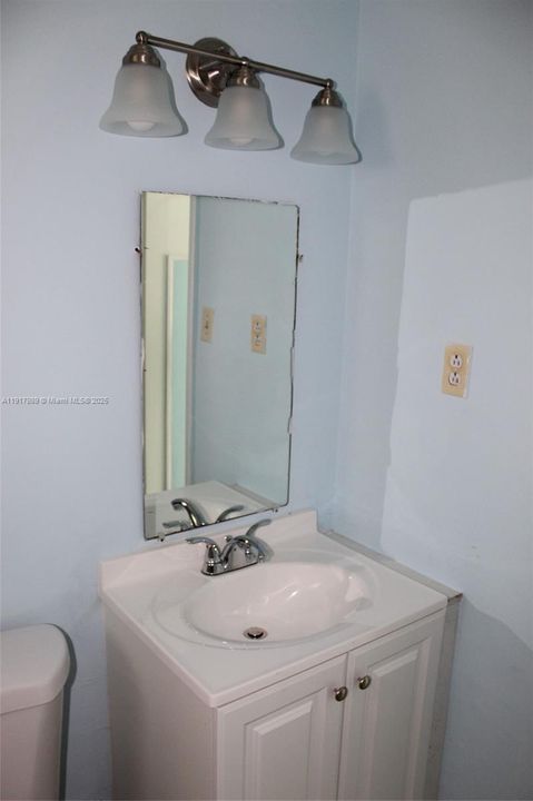 На продажу: $335,000 (2 спален, 1 ванн, 624 Квадратных фут)