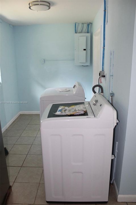 На продажу: $335,000 (2 спален, 1 ванн, 624 Квадратных фут)