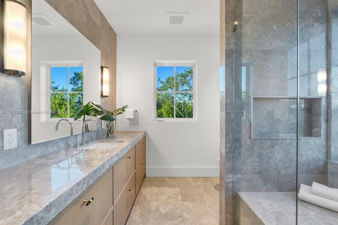 En Venta: $13,450,000 (4 camas, 4 baños, 4200 Pies cuadrados)