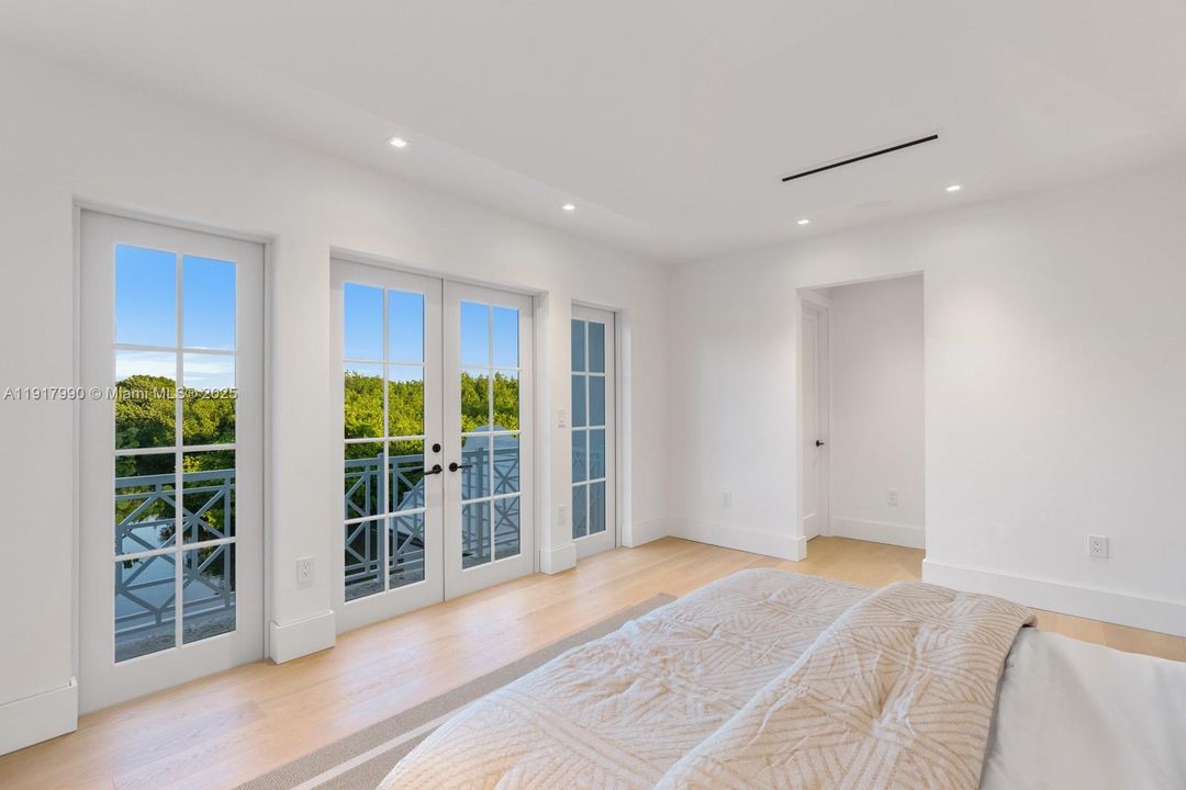 En Venta: $13,450,000 (4 camas, 4 baños, 4200 Pies cuadrados)