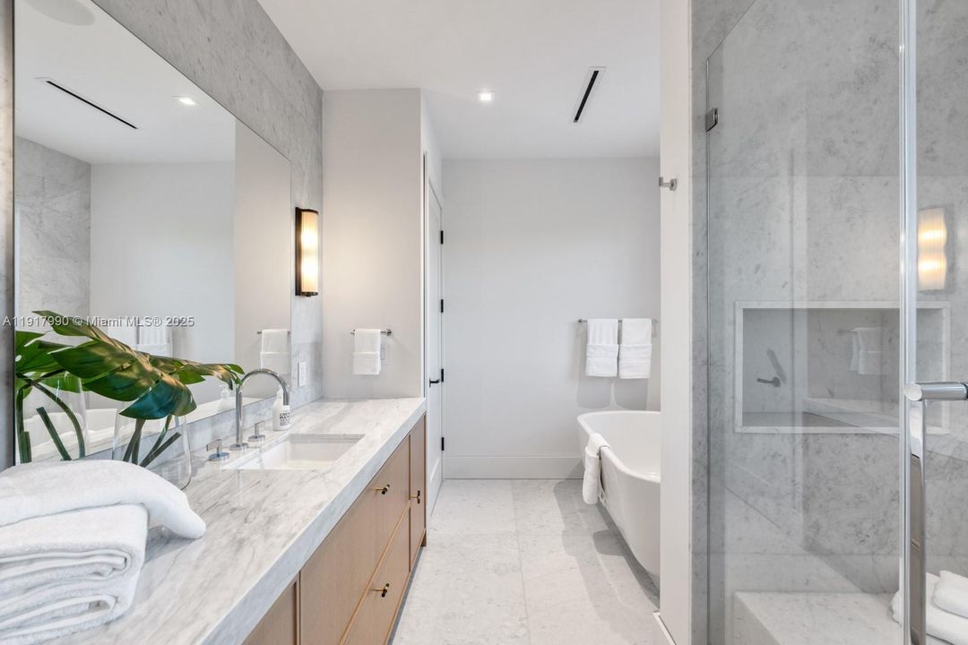 En Venta: $13,450,000 (4 camas, 4 baños, 4200 Pies cuadrados)