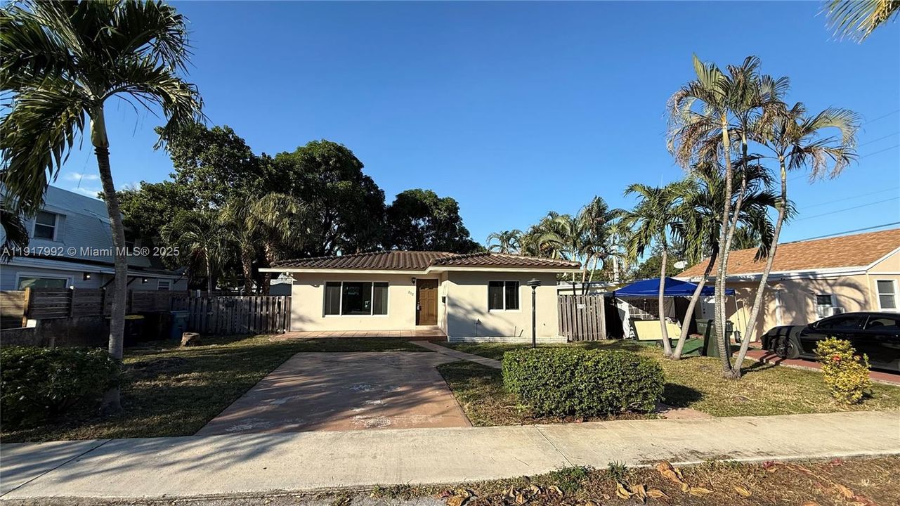 Под контрактом: $2,250 (2 спален, 1 ванн, 0 Квадратных фут)