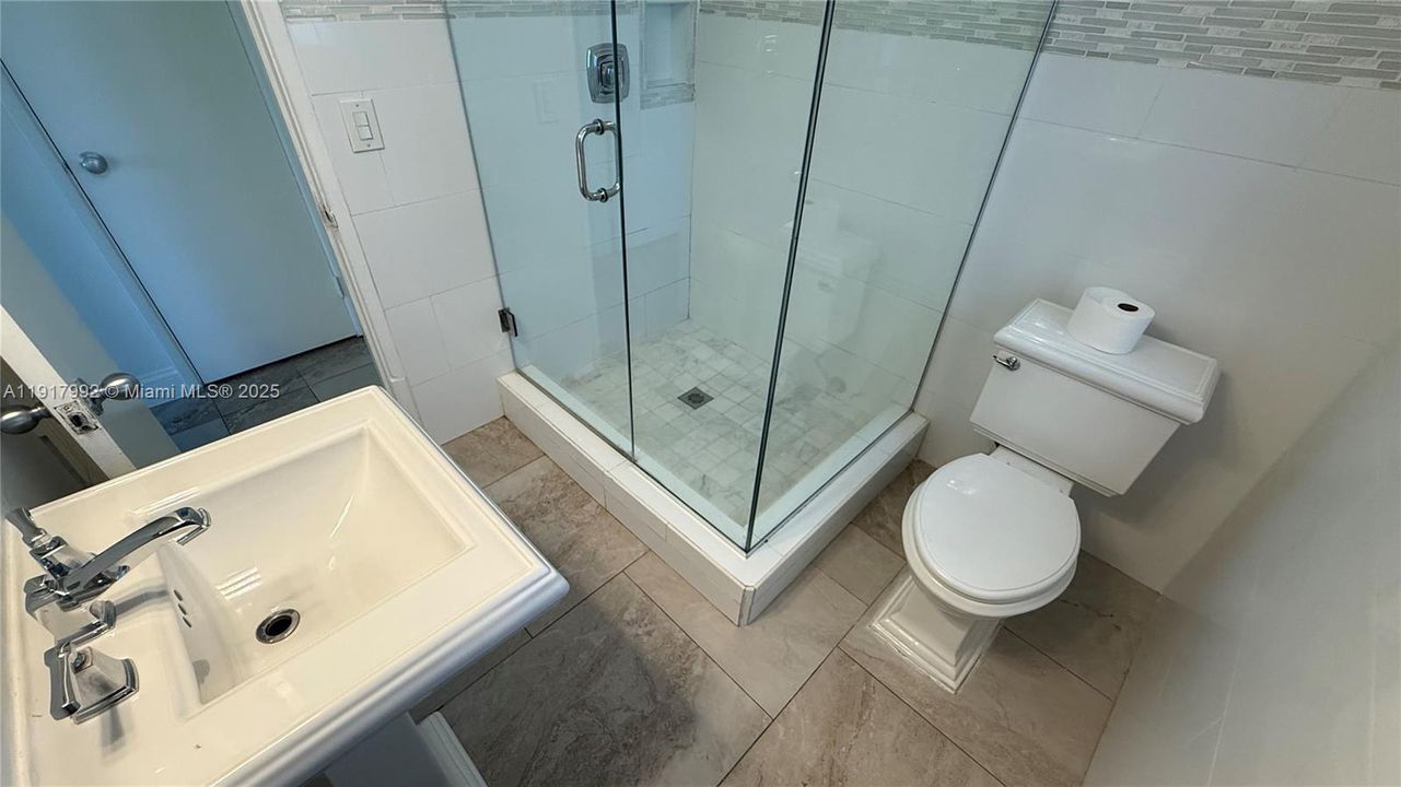 Под контрактом: $2,250 (2 спален, 1 ванн, 0 Квадратных фут)