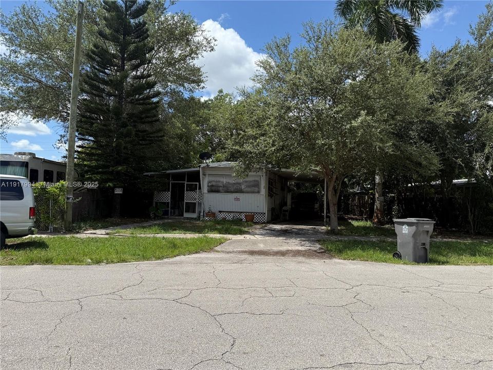 Под контрактом: $150,000 (0.14 acres)