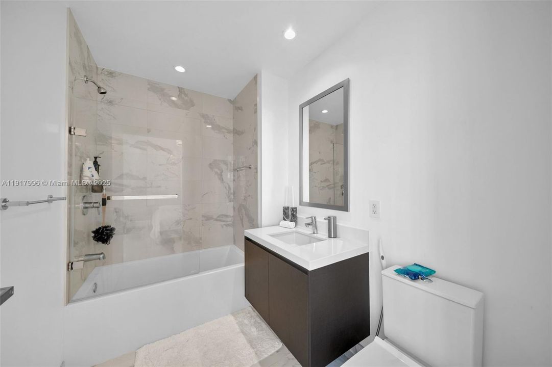 For Sale: $1,400,000 (2 beds, 3 baths, 1560 Square Feet)